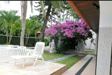 Casa à venda com 8 quartos, sendo 6 suítes,  no condomínio Acapulco, Guarujá - SP