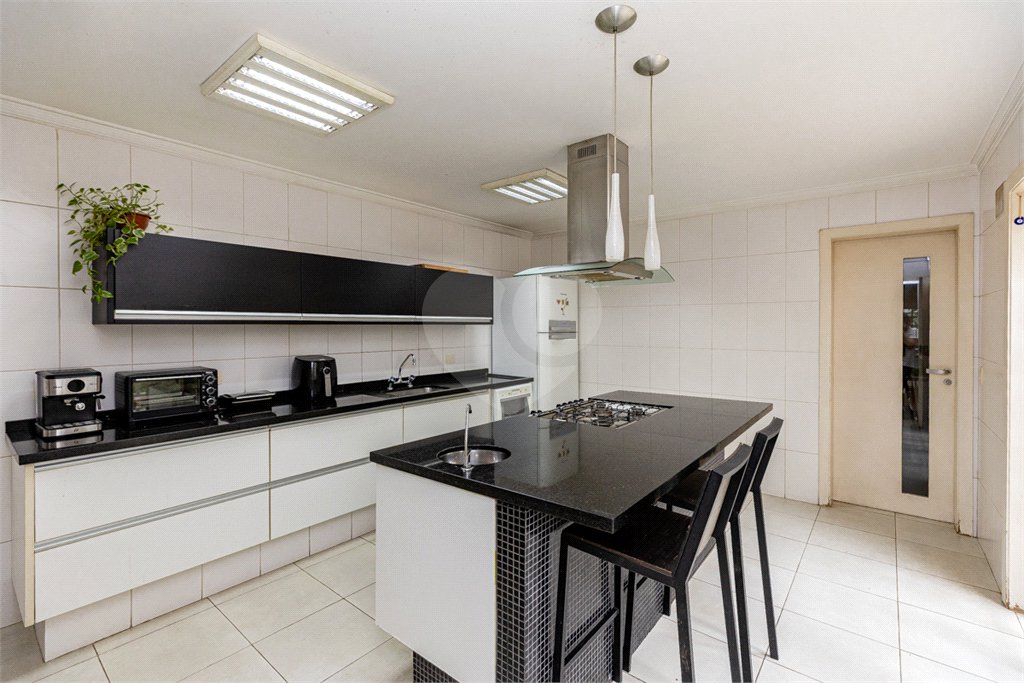 Sobrado à venda com 4 quartos, sendo 3 suítes, em Vila Cruzeiro, São Paulo, SP