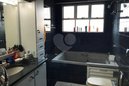 Sobrado à venda com 5 quartos, sendo 1 suíte, em Santa Teresinha, São Paulo, SP