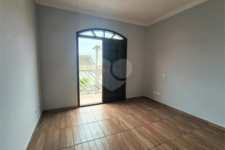 Sobrado à venda com 3 quartos, sendo 1 suíte, em Jardim D'abril, Osasco, SP