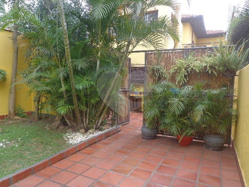 Sobrado à venda com 3 quartos, sendo 2 suítes, em Indianópolis, São Paulo, SP