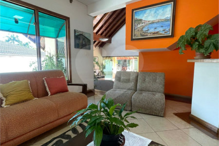 Casa à venda com 3 quartos, sendo 2 suítes,  em Vila Oliveira, Mogi das Cruzes, SP