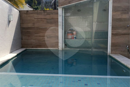 Casa à venda com 4 quartos, sendo 1 suíte, no condomínio Atlantico Sul, Rio de Janeiro - RJ