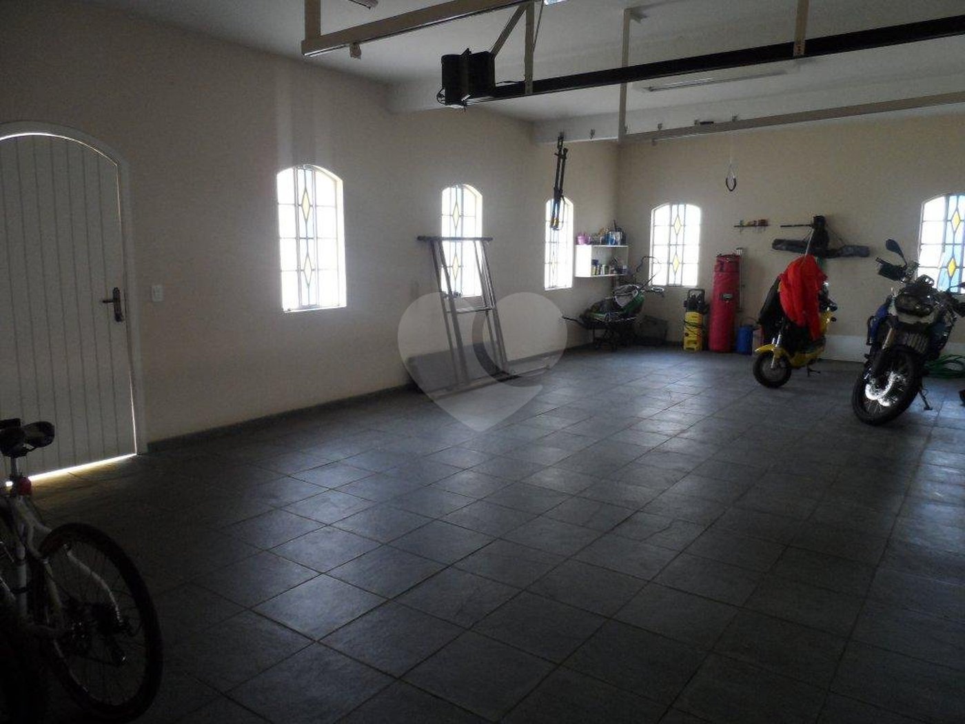 Sobrado à venda com 5 quartos, sendo 3 suítes, em Interlagos, São Paulo, SP
