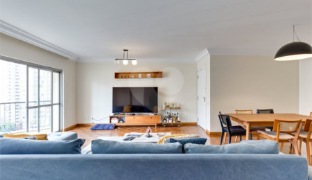 Apartamento à venda com 3 quartos, sendo 2 suítes,  em Moema, São Paulo, SP