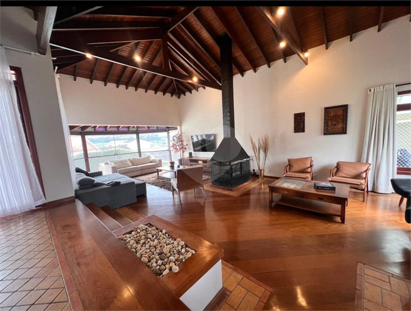 Casa à venda com 5 suítes em Aruã, Mogi das Cruzes, SP