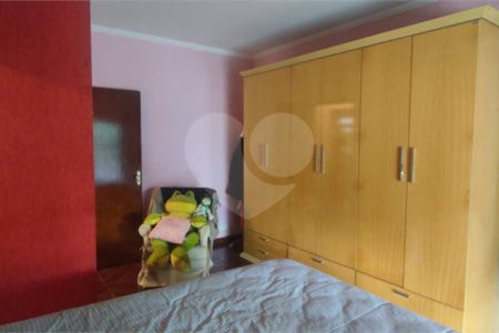 Sobrado à venda com 6 quartos, sendo 1 suíte, em Vila Acoreana, Poá, SP