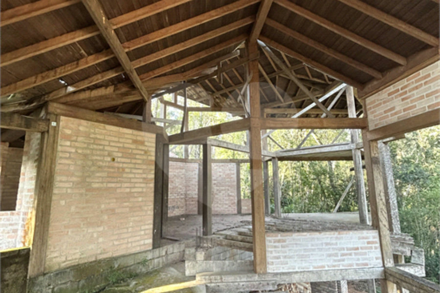 Casa à venda com 3 quartos, sendo 2 suítes,  no condomínio Alpes da Cantareira, Mairiporã - SP