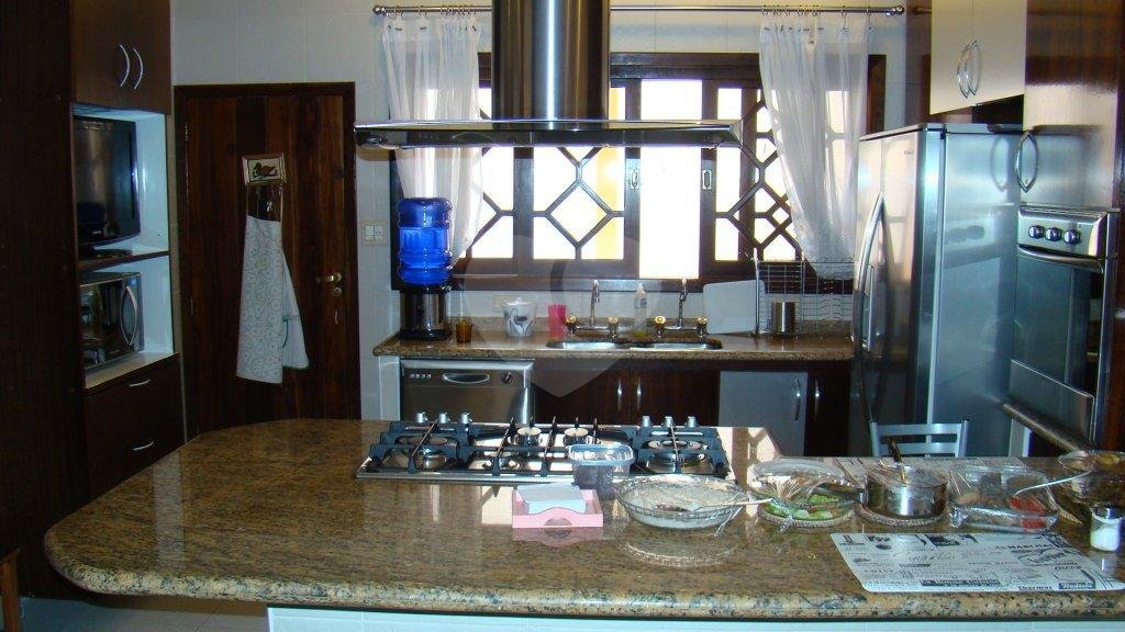 Sobrado à venda com 4 quartos, sendo 2 suítes,  em Alto da Boa Vista, São Paulo, SP