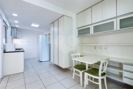 Apartamento à venda com 3 suítes em Campo Belo, São Paulo, SP