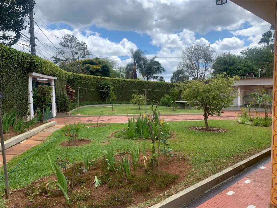 Casa à venda com 6 quartos, sendo 2 suítes,  em Parque São George, Cotia, SP