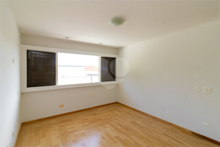 Sobrado à venda com 6 quartos, sendo 4 suítes,  em Alto da Lapa, São Paulo, SP