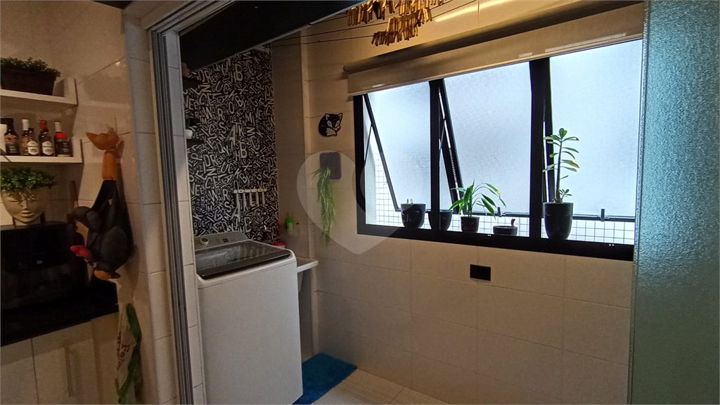 Apartamento à venda com 2 quartos, sendo 1 suíte, em Pitangueiras, Guarujá, SP