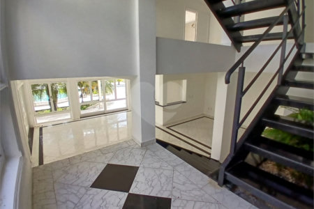 Casa à venda com 4 quartos, sendo 2 suítes, no condomínio Flamboyant, Atibaia - SP