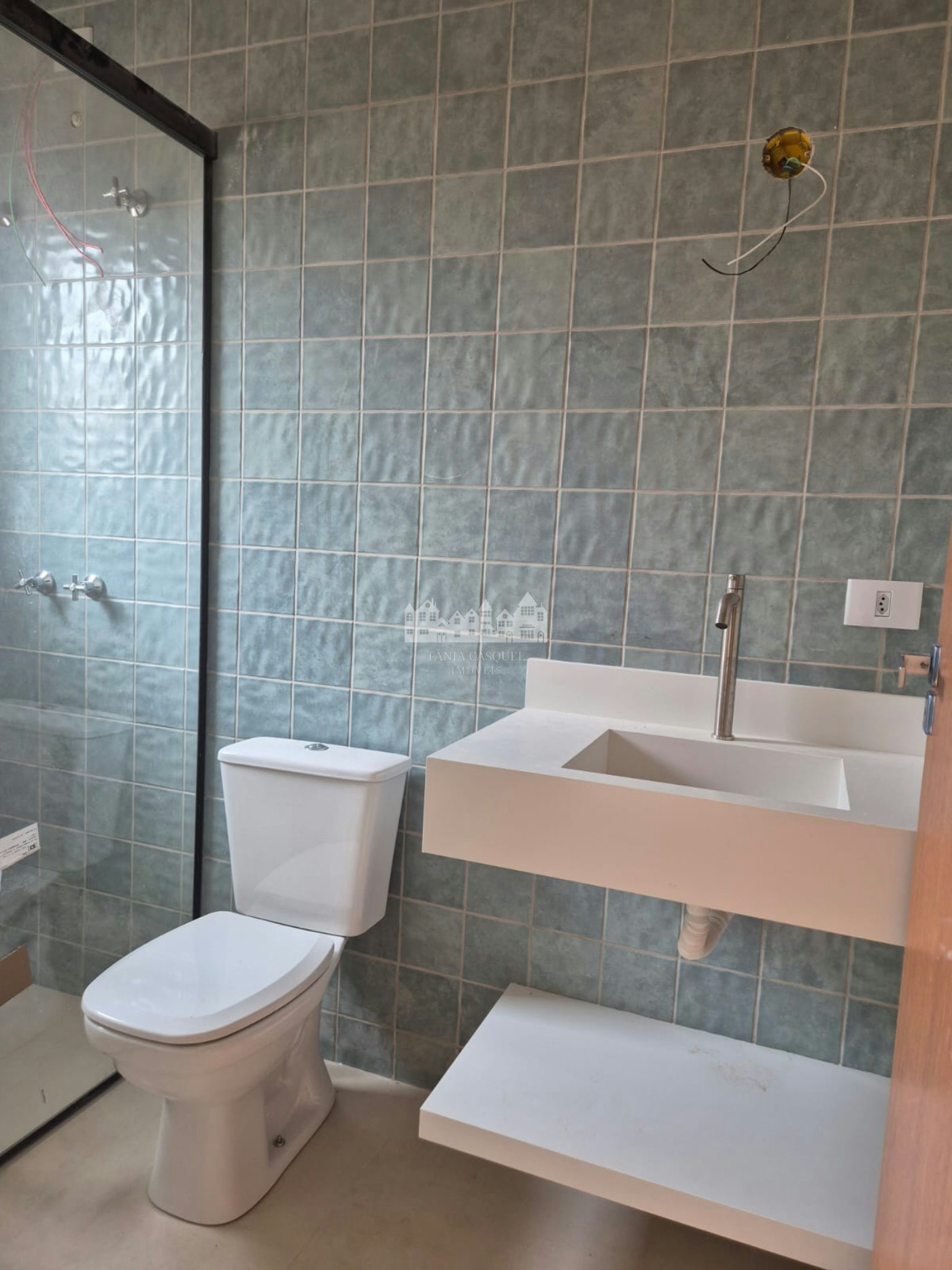Casa à venda com 3 suítes em Vila Petrópolis, Atibaia, SP
