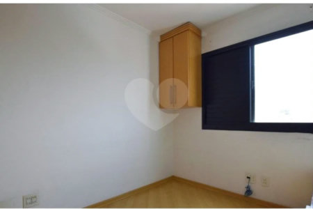 VENDA Apartamento de 55 m² | 2 dormitórios | Varanda | 1 Vaga Coberta – Bem Localizado - Mooca