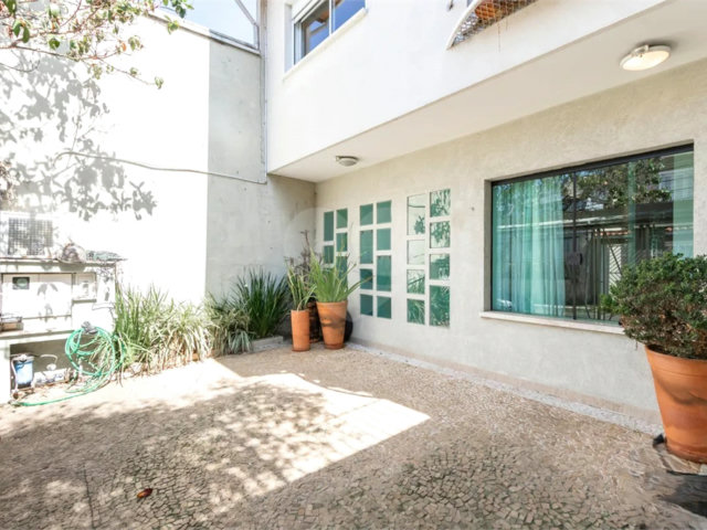 Casa de Vila à venda com 3 quartos, sendo 1 suíte,  em Campo Belo, São Paulo, SP