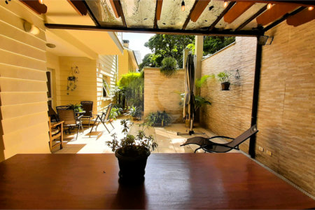 Casa à venda com 4 suítes no condomínio Vila das Acacias, São Paulo - SP