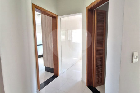 Casa à venda com 4 suítes no condomínio Terras de São Francisco, Vinhedo - SP