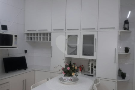 Sobrado à venda com 3 quartos, sendo 1 suíte,  em Vila Paulicéia, São Paulo, SP