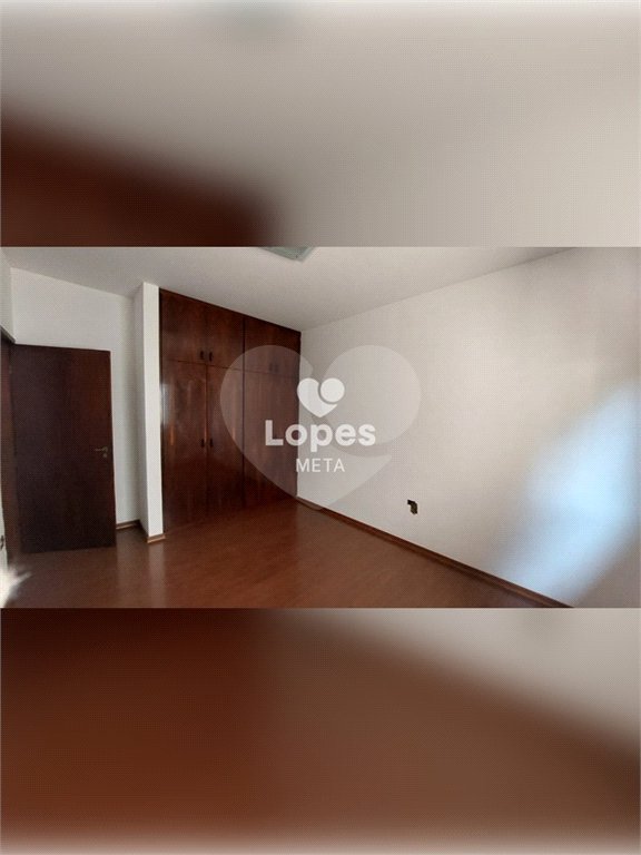 Casa à venda com 3 quartos, sendo 1 suíte, no condomínio Eldourado, São José dos Campos - SP