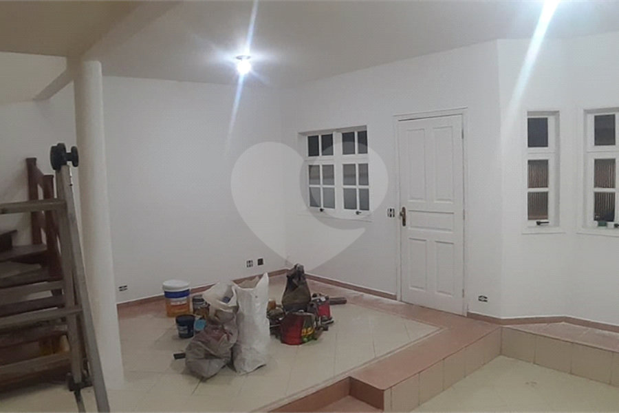 Casa à venda com 3 quartos, sendo 1 suíte, no condomínio Village Palmas, São Paulo - SP