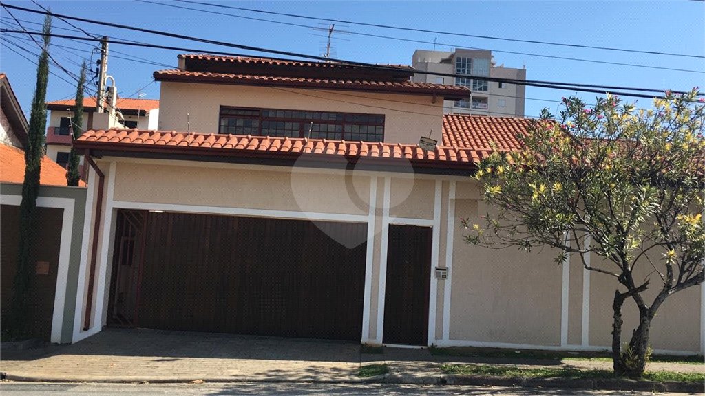 Sobrado à venda com 6 quartos, sendo 3 suítes, em Jardim Refúgio, Sorocaba, SP