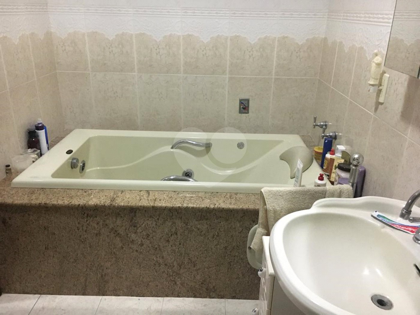 Casa à venda com 1 quarto, sendo 2 suítes, no Centro, Itaguaí, RJ