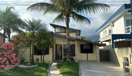Casa à venda com 3 quartos, sendo 1 suíte, no condomínio Morada da Praia, Bertioga - SP
