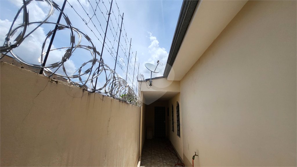 Casa à venda com 4 quartos, sendo 1 suíte, em Jardim Roberto Selmi Dei, Araraquara, SP