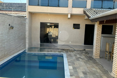 Casa à venda com 4 quartos, sendo 1 suíte, em Vila Santana, Sorocaba, SP