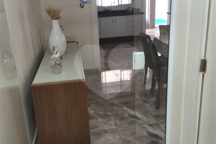 Sobrado à venda com 3 quartos, sendo 1 suíte, em Jardim Santa Beatriz, Guarulhos, SP