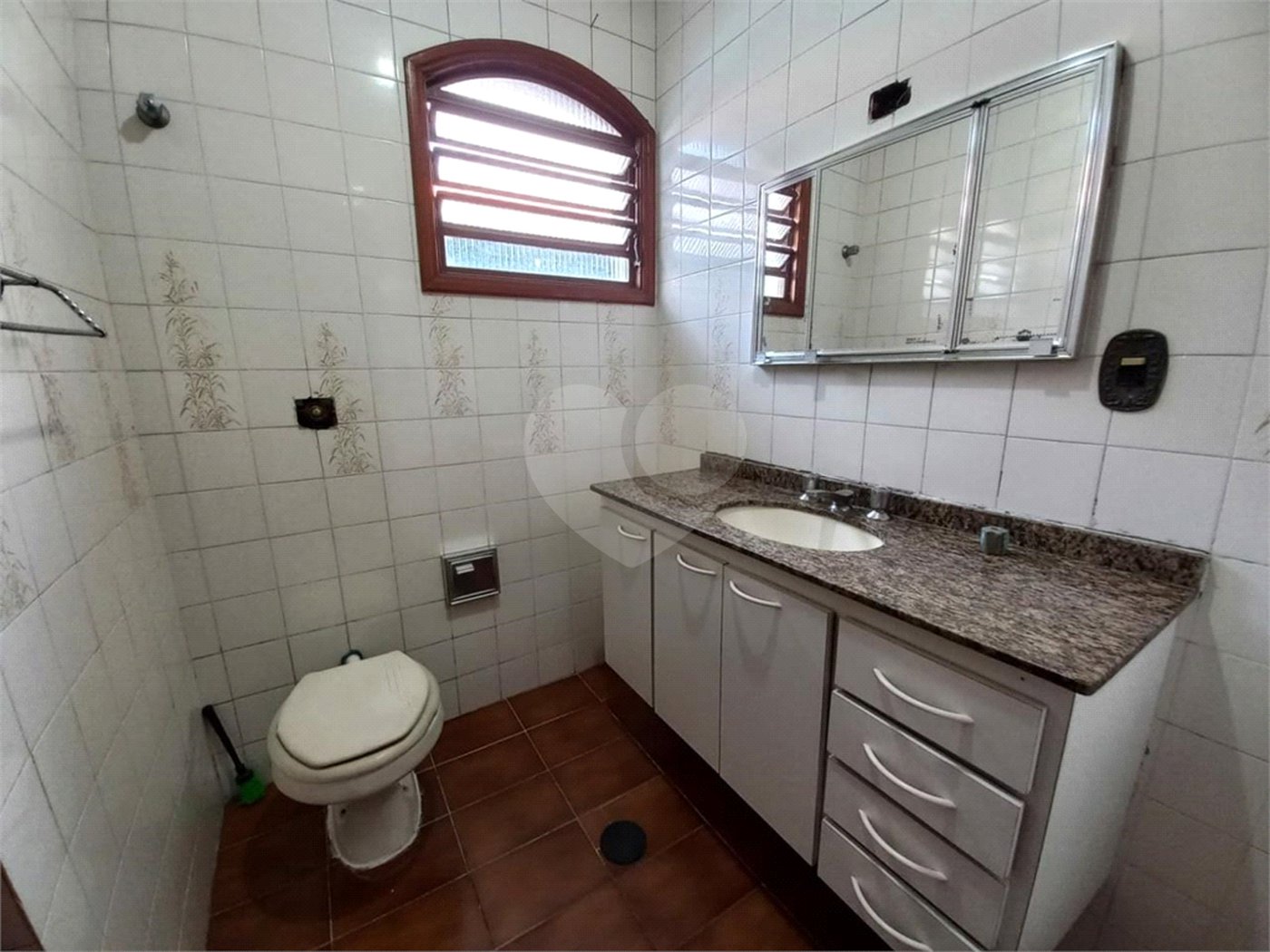 Casa à venda com 3 quartos, sendo 1 suíte, em Jardim das Vertentes, São Paulo, SP