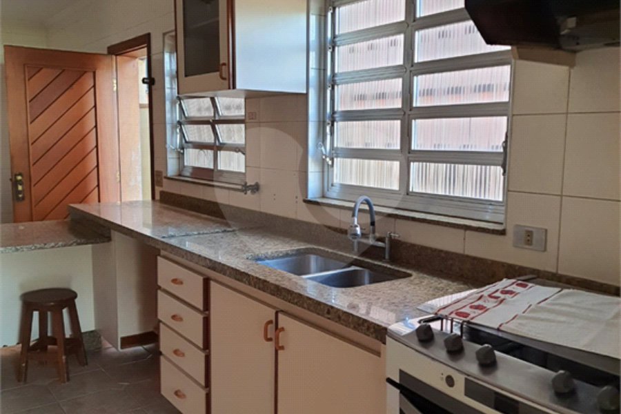 Sobrado à venda com 4 quartos, sendo 1 suíte, em Vila Pereira Barreto, São Paulo, SP