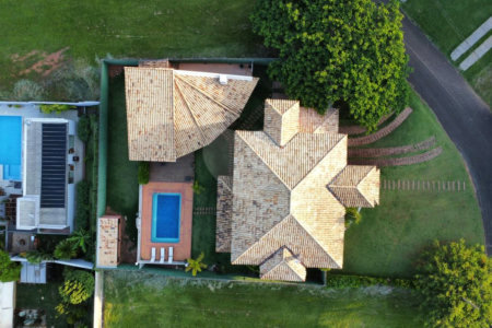 Casa à venda com 5 quartos, sendo 3 suítes, no condomínio Santa Teresa 1, Vinhedo - SP