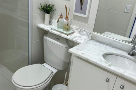 Apartamento à venda com 2 quartos, sendo 1 suíte, no Centro, Mongaguá, SP