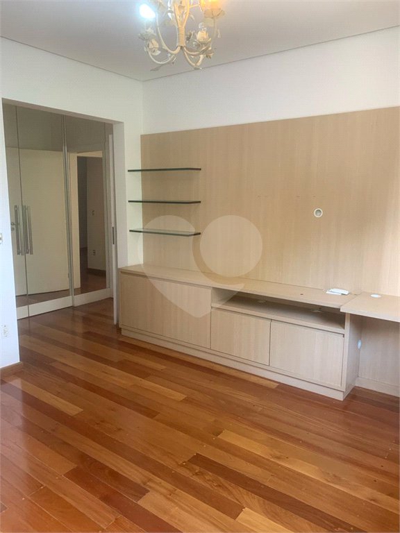 Casa à venda com 3 suítes no condomínio Villaggio Belvedere, São Paulo - SP