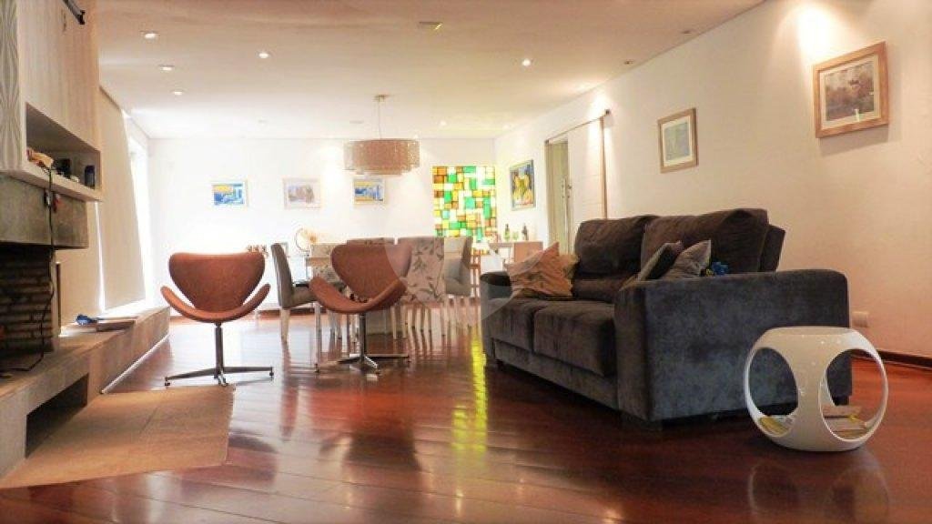 Sobrado à venda com 4 quartos, sendo 3 suítes, em Tremembé, São Paulo, SP