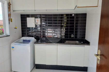 Casa à venda com 4 quartos, sendo 1 suíte, no condomínio Clube Florada Suzano, Suzano - SP