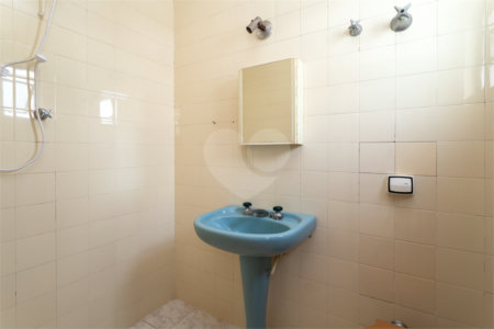 Casa à venda com 4 quartos, sendo 3 suítes, em Vila Mariana, São Paulo, SP