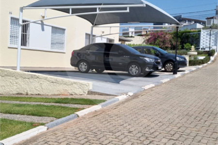 Casa à venda com 3 quartos, sendo 1 suíte, no condomínio Residencial Vila D`ouro, Cotia - SP