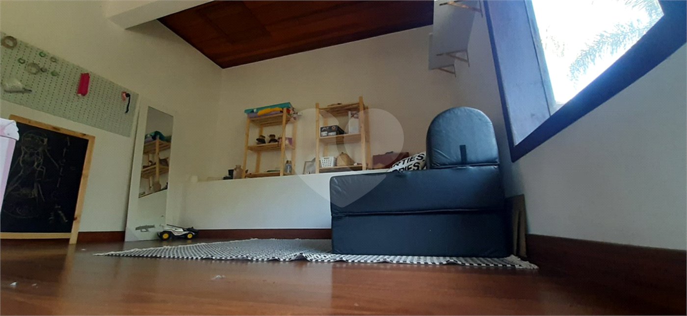 Sobrado à venda com 5 quartos, sendo 3 suítes, em Serra da Cantareira, Mairiporã, SP