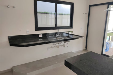Casa à venda com 3 suítes no condomínio Santa Isabel I, Louveira - SP