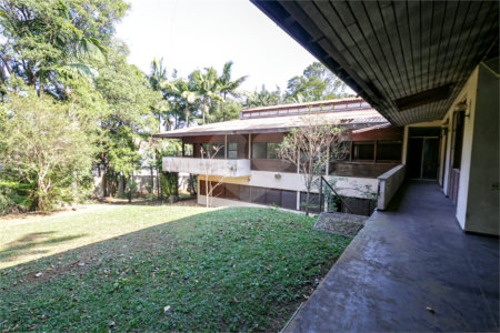 Casa à venda com 5 quartos, sendo 3 suítes, no condomínio Chácara Flora, São Paulo - SP