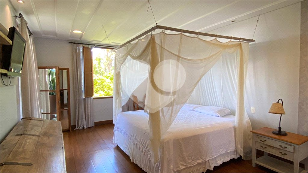 Casa à venda com 1 quarto, sendo 3 suítes, no Centro, Porto Seguro, BA