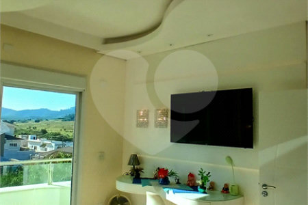 Casa à venda com 3 suítes no condomínio Figueira Garden, Atibaia - SP