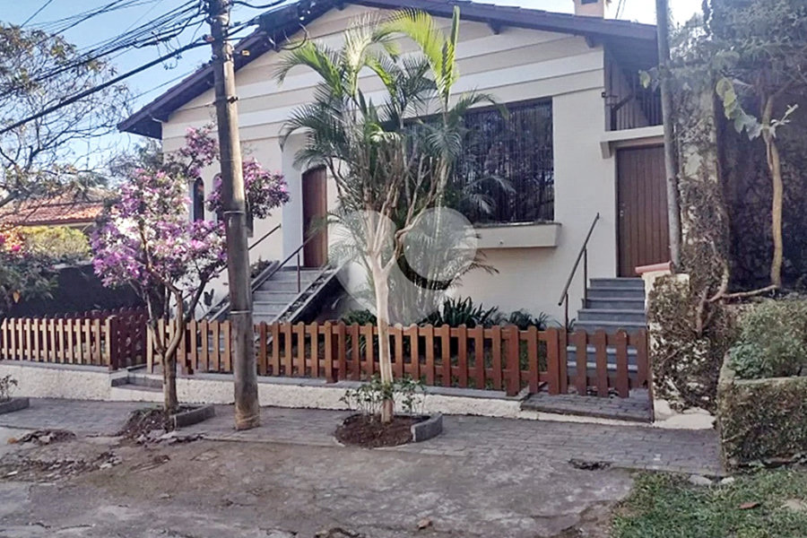 Sobrado à venda com 4 quartos, sendo 1 suíte, em Tremembé, São Paulo, SP