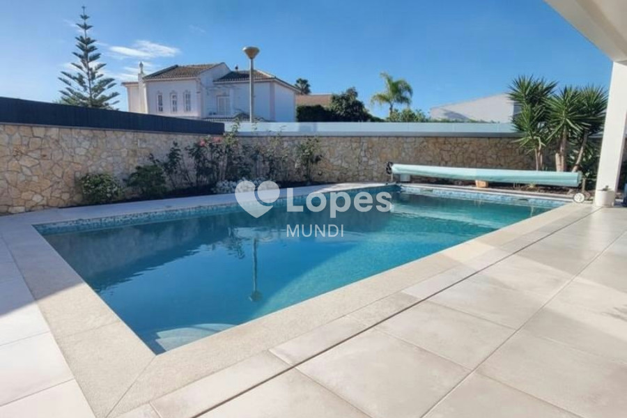 Casa com 3 quartos à venda em Mexilhoeira Grande, Portimão, Portugal – Piscina