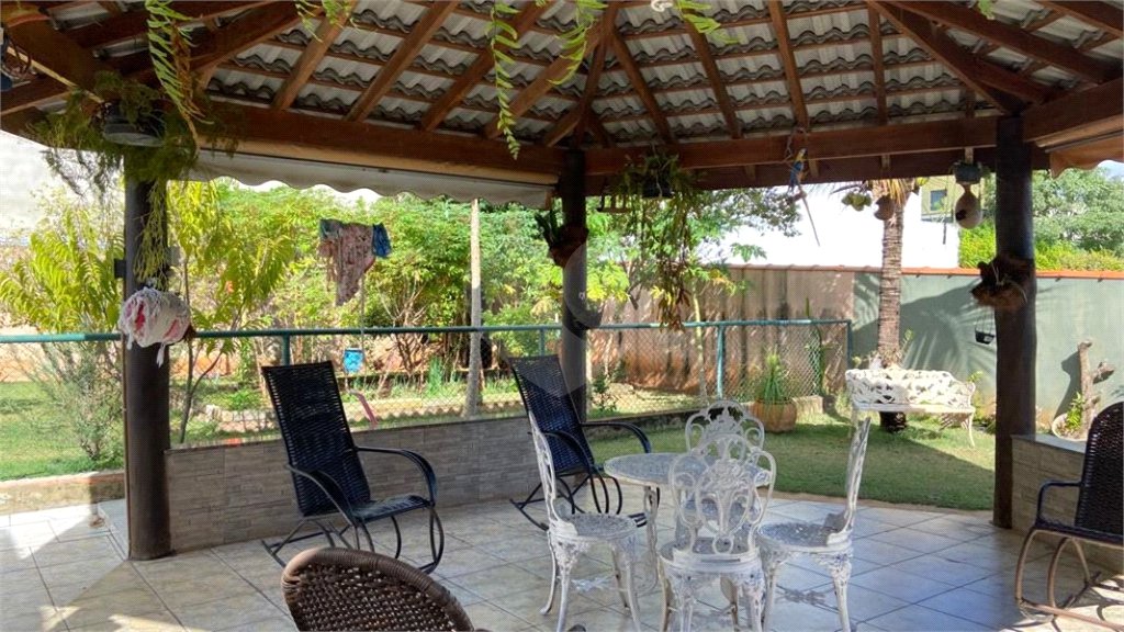 Casa à venda com 4 quartos, sendo 3 suítes, no condomínio Terras de Mont Serrat, Salto - SP