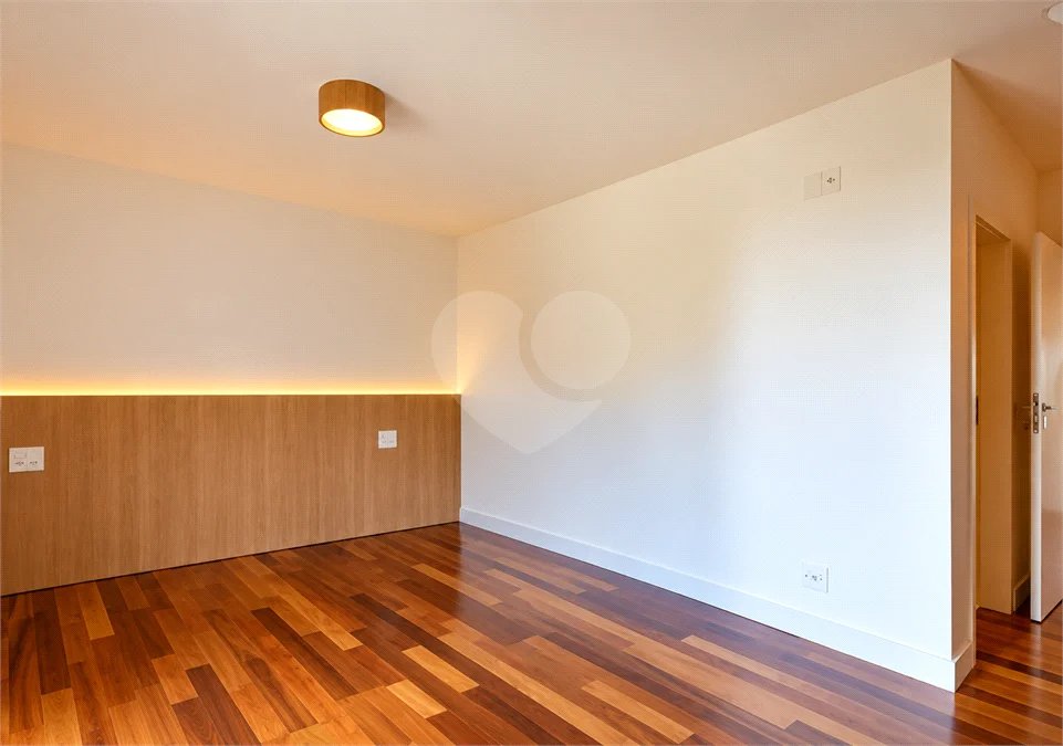 Apartamento à venda com 4 quartos, sendo 1 suíte, em Alto da Boa Vista, São Paulo, SP